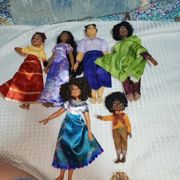 DISNEY ENCANTO SET OF 6 CHARACTER DOLLS - Picture 1 of 4